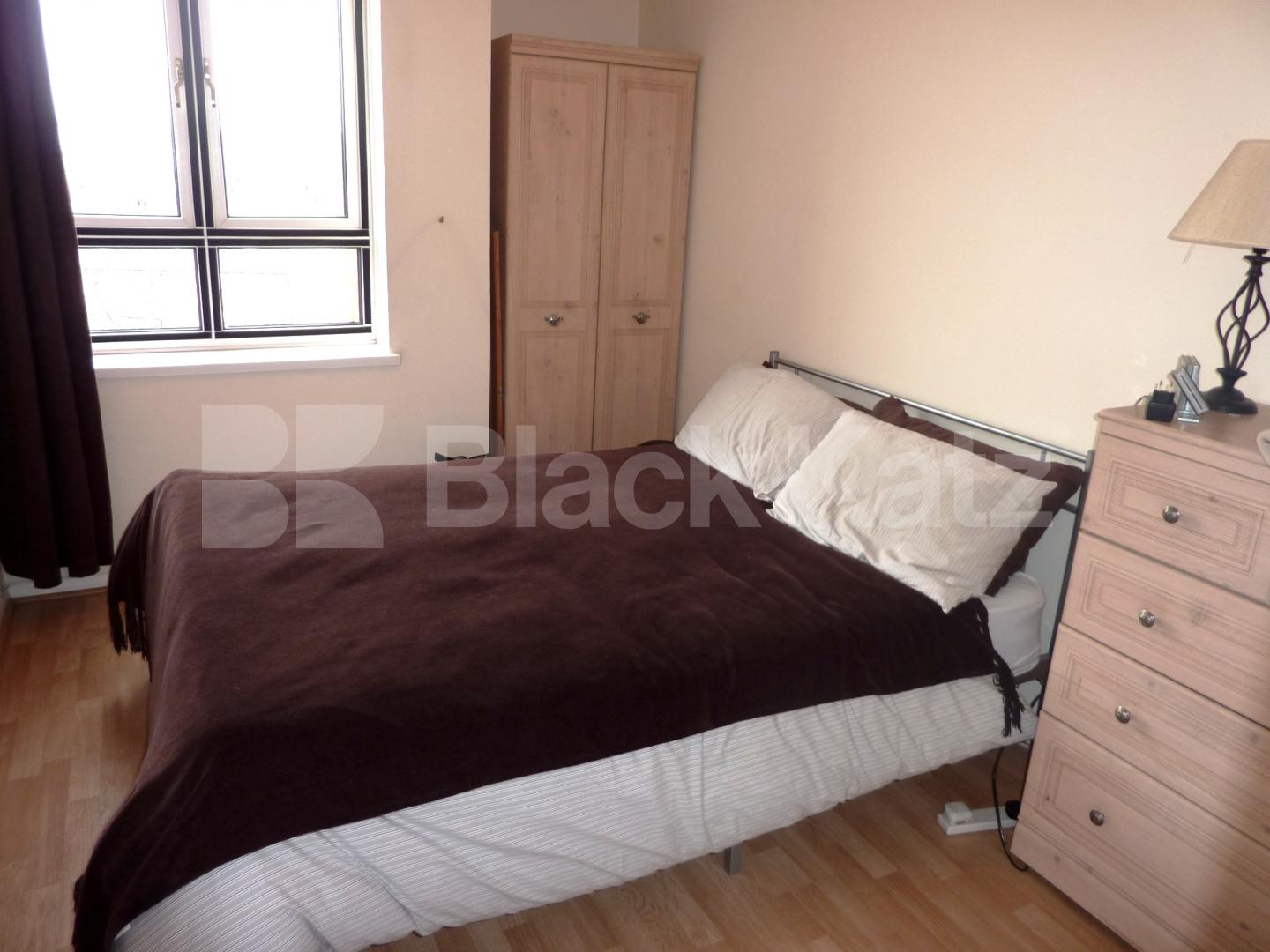 			PERFECT FOR TWO SHARERS!, 1 Bedroom, 1 bath, 1 reception Flat			 Reachview Close, CAMDEN